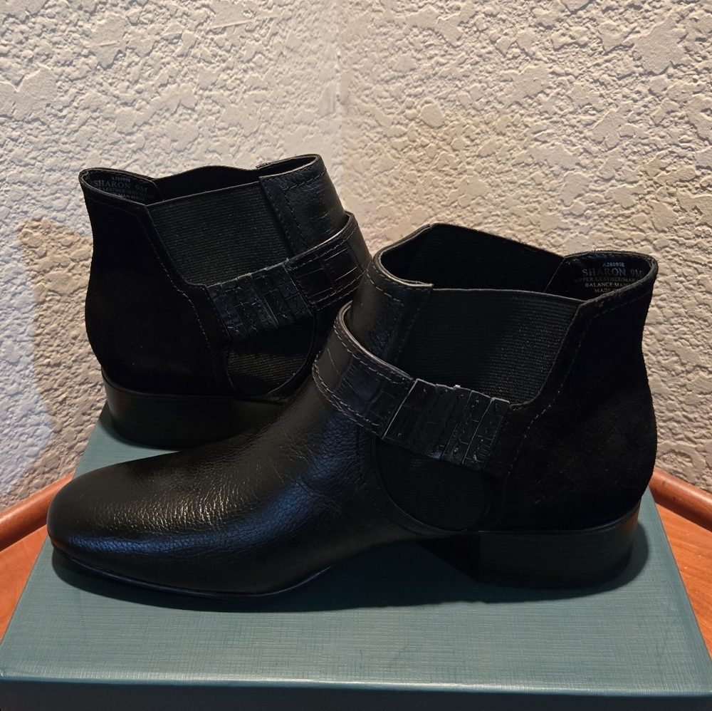LOGO by Lori Goldstein Womens Black Ankle Booties NWT
